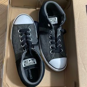 Black and white converse all star